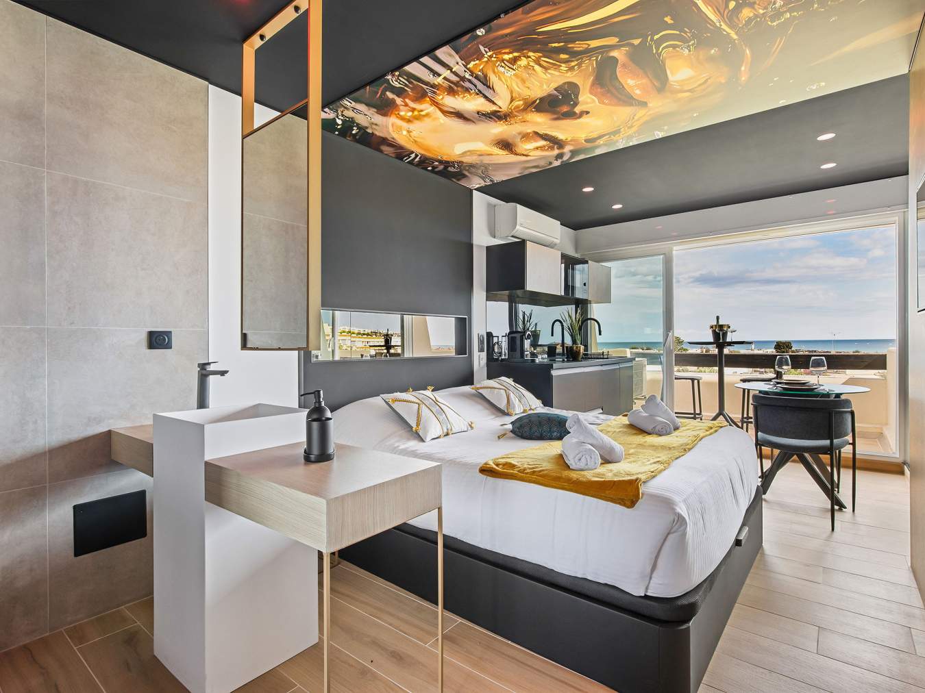 golden kiss port nature