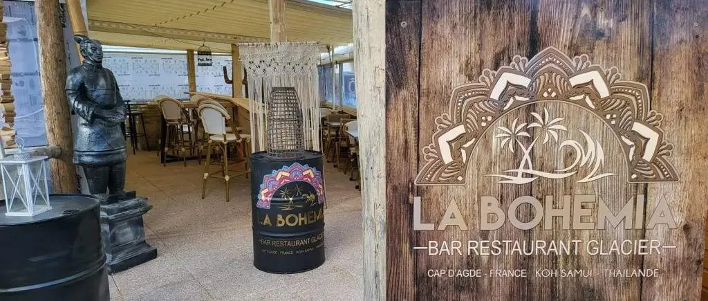 Restaurant La Bohémia au village naturiste du Cap d’Agde, terrasse en bord de mer et ambiance conviviale
