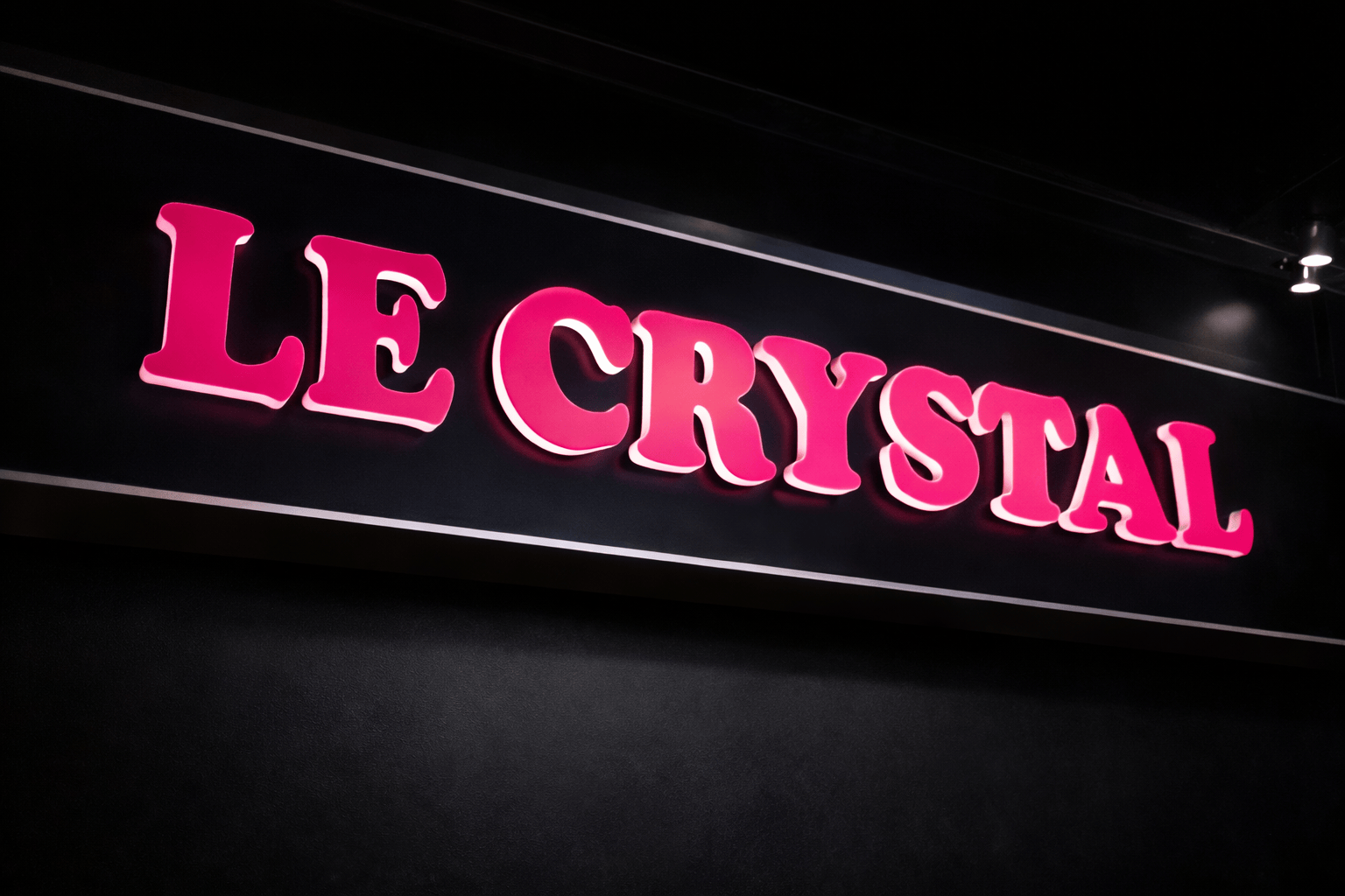 Club libertino Le Crystal en Cap d'Agde: discoteca con ambiente festivo y desenfadado