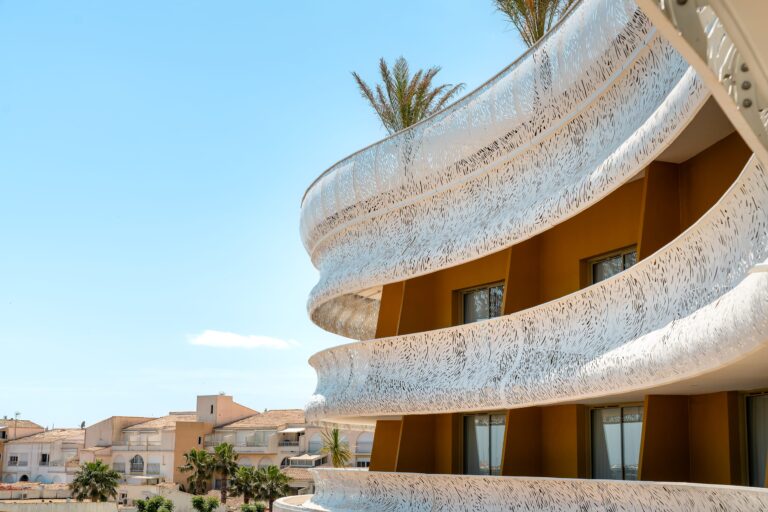 Vibes Resort Cap d'Agde résidence luxe Village Naturiste rooftop piscine