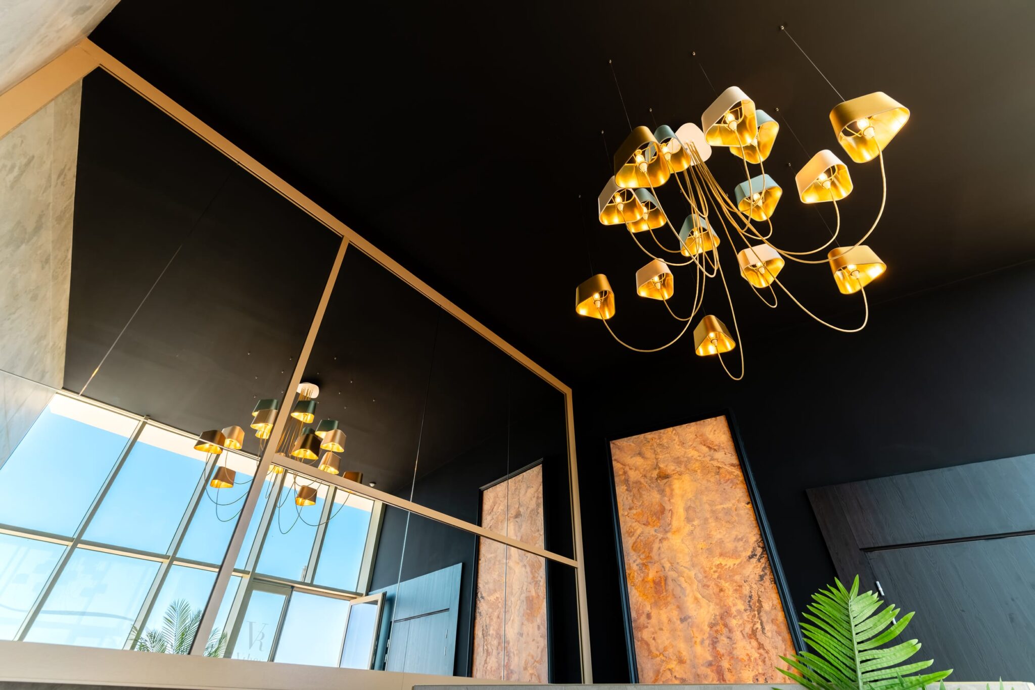 ntérieur design du Vibes Resort au Village Naturiste du Cap d'Agde avec décoration contemporaine et finitions haut de gamme.